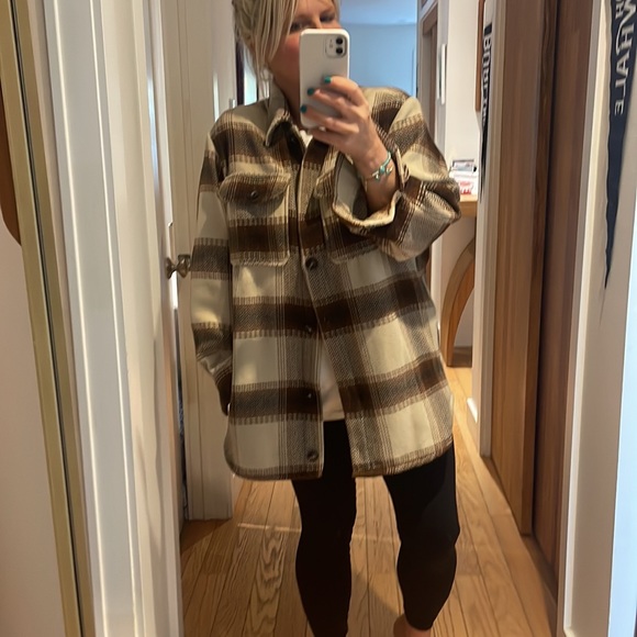 Bb Dakota fall shacket.  Brown and beige size large. - Picture 7 of 10